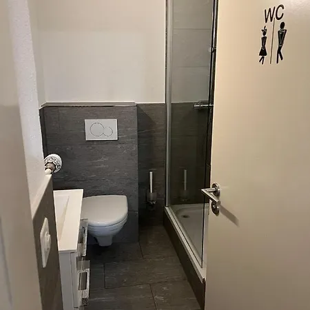 Zimmer Mit Geteiltem Bad & Kueche Brugg  Exterior photo