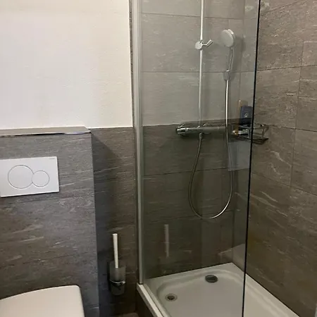Zimmer Mit Geteiltem Bad & Kueche Brugg  Exterior photo