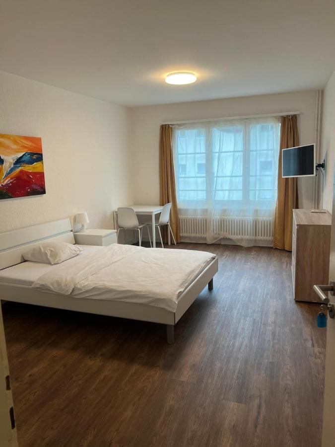 Mit Geteiltem Bad & Kueche Apartment *
